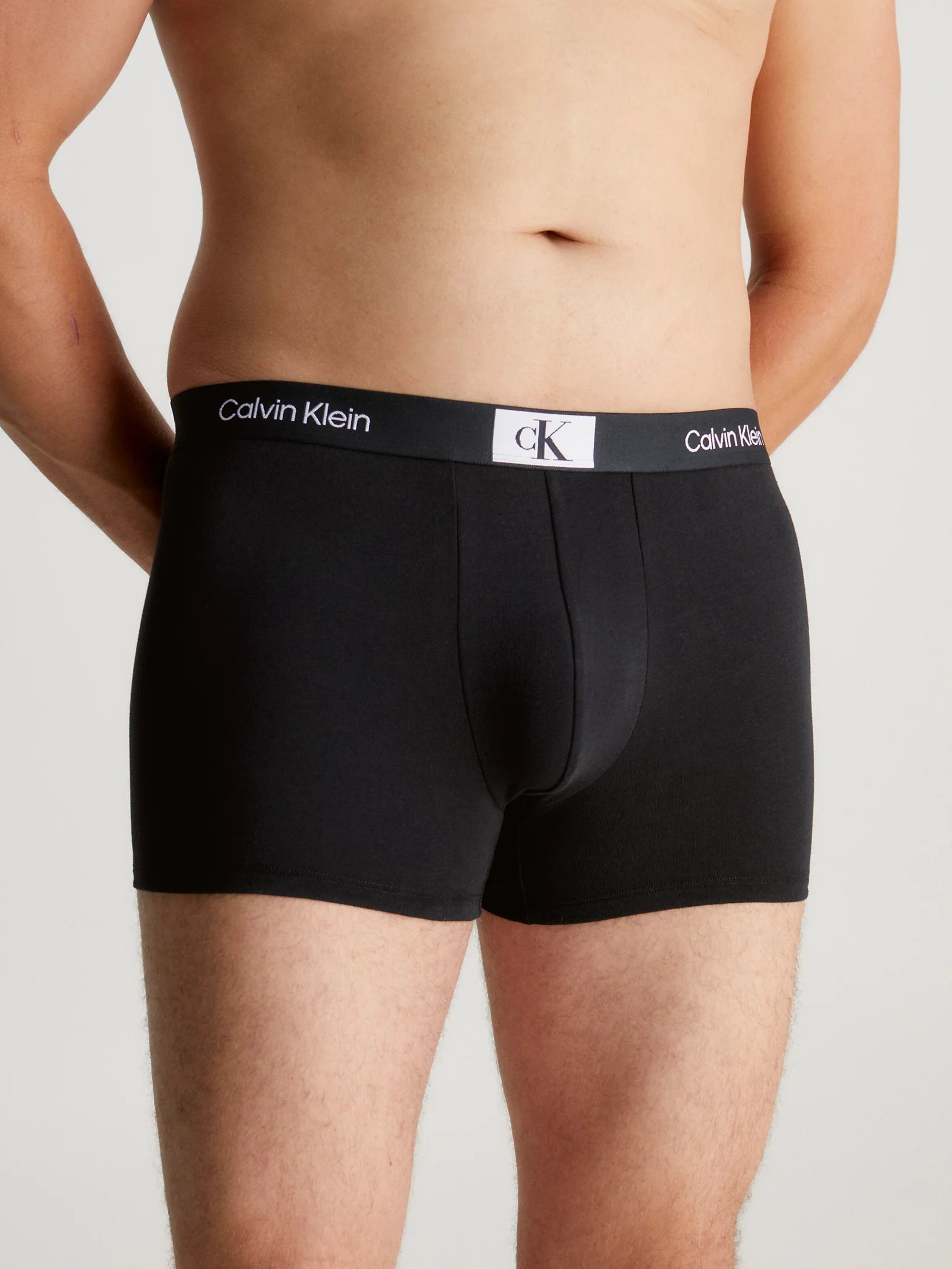 CalvinKlein-[000NB3528E]-BLK-GREYHTHR-WARPEDLOGOPRT_BLK-2.webp