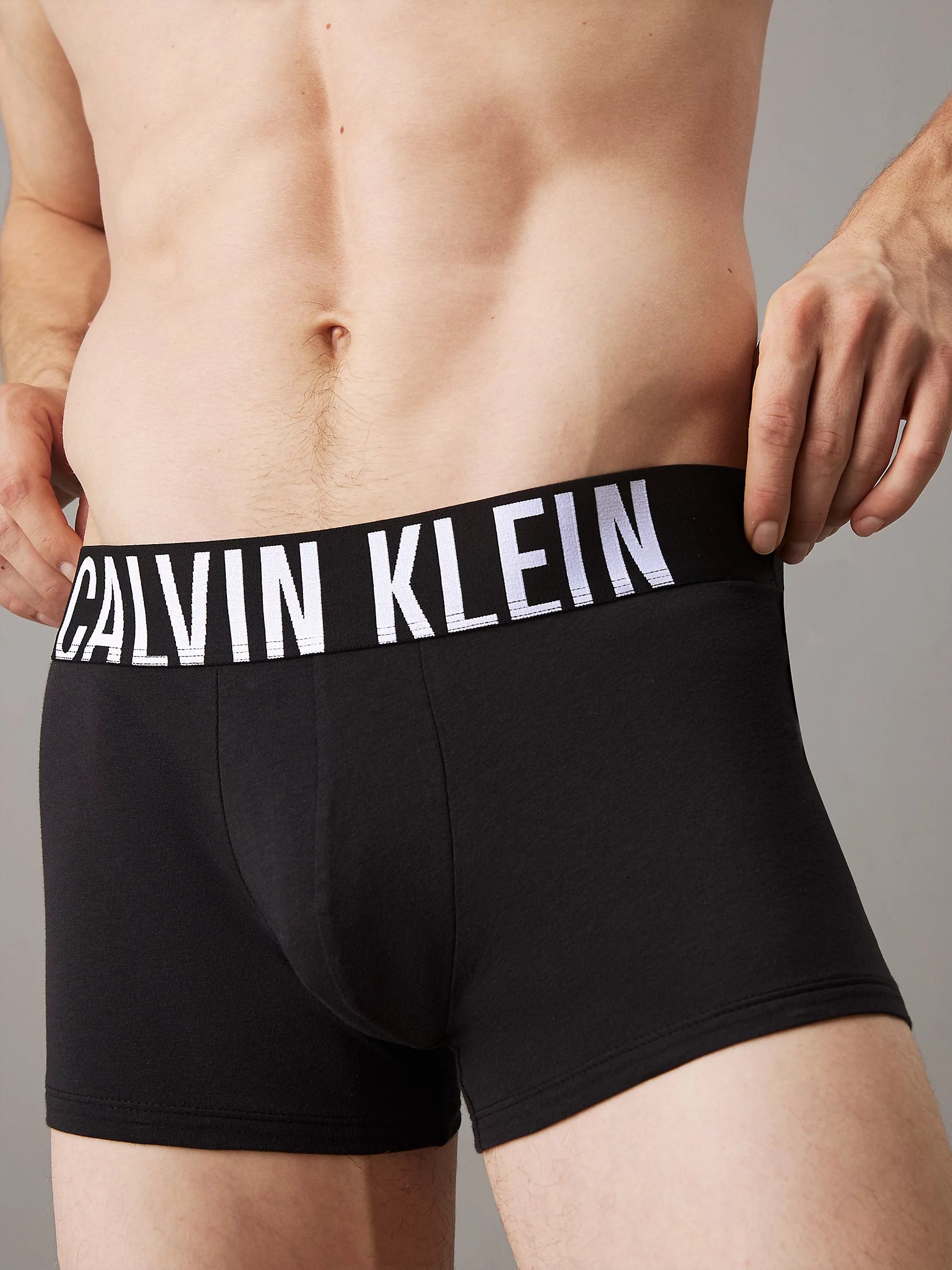 CalvinKlein-[000NB3608AQTJ]-B-White-MadGrey-MediterraneLgs-3.webp