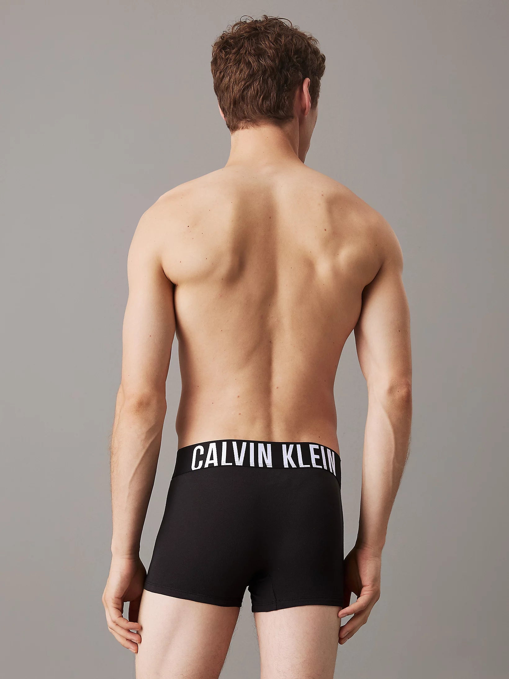 CalvinKlein-[000NB3608AQTJ]-B-White-MadGrey-MediterraneLgs-4.webp