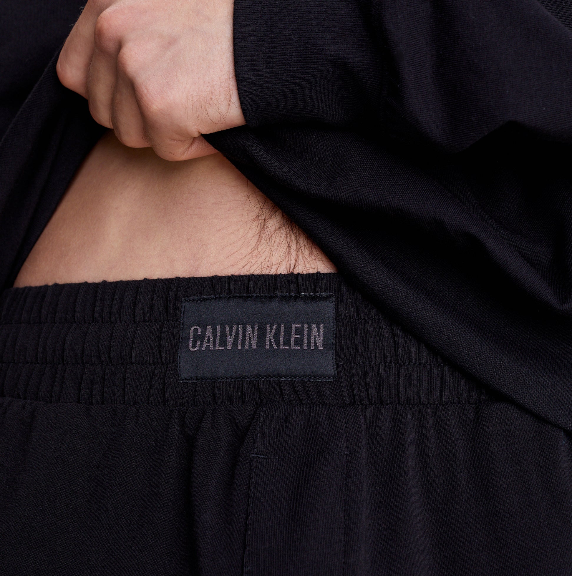 CalvinKlein-[000NM2570EUB1]-BLACK-3.jpg