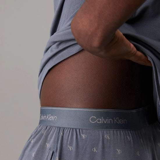 CalvinKlein-[000NM2845ESSU]-Turbulence-3.webp