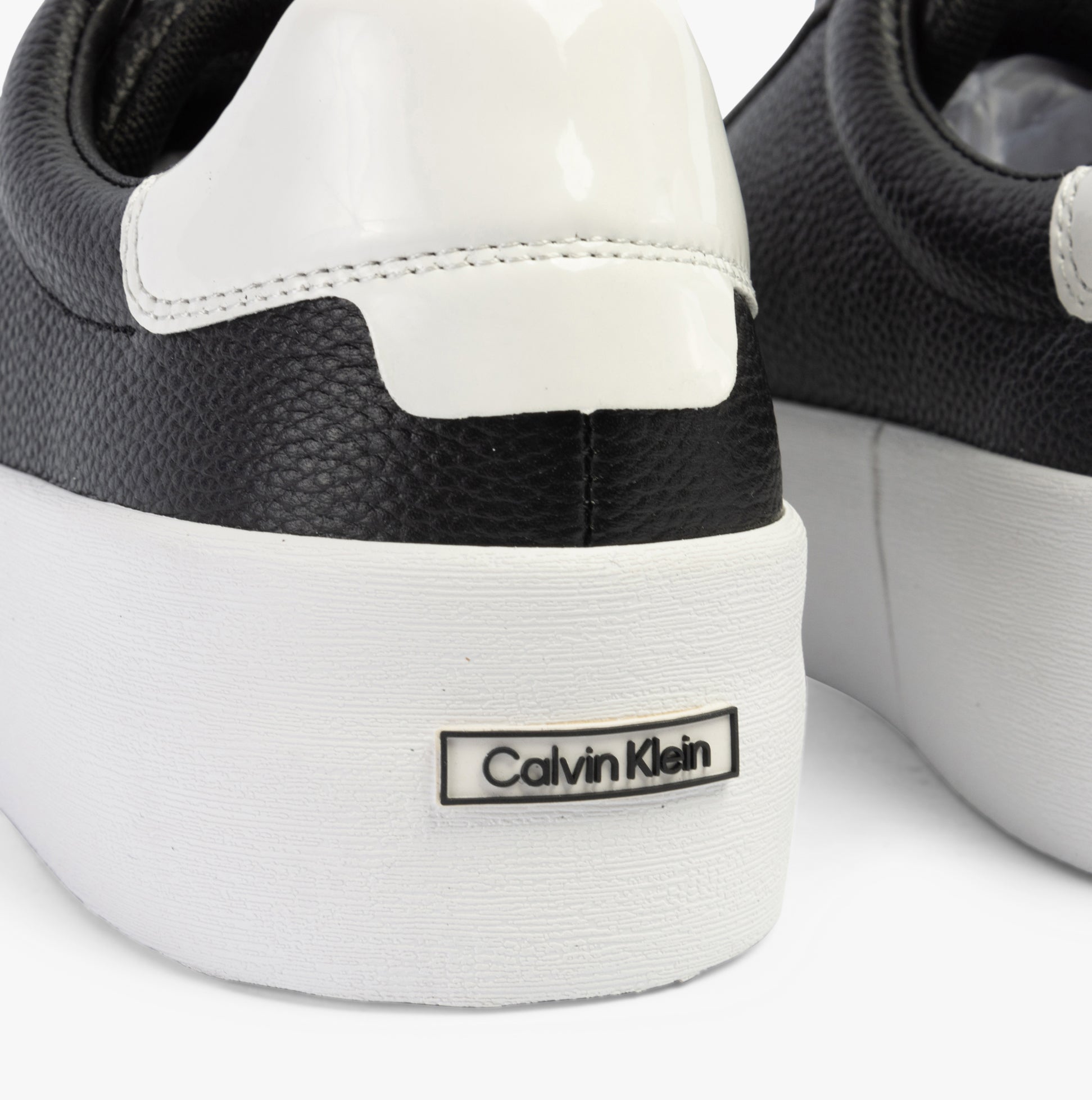 CalvinKlein-[HW0HW022140GM]-Black-White-4.jpg