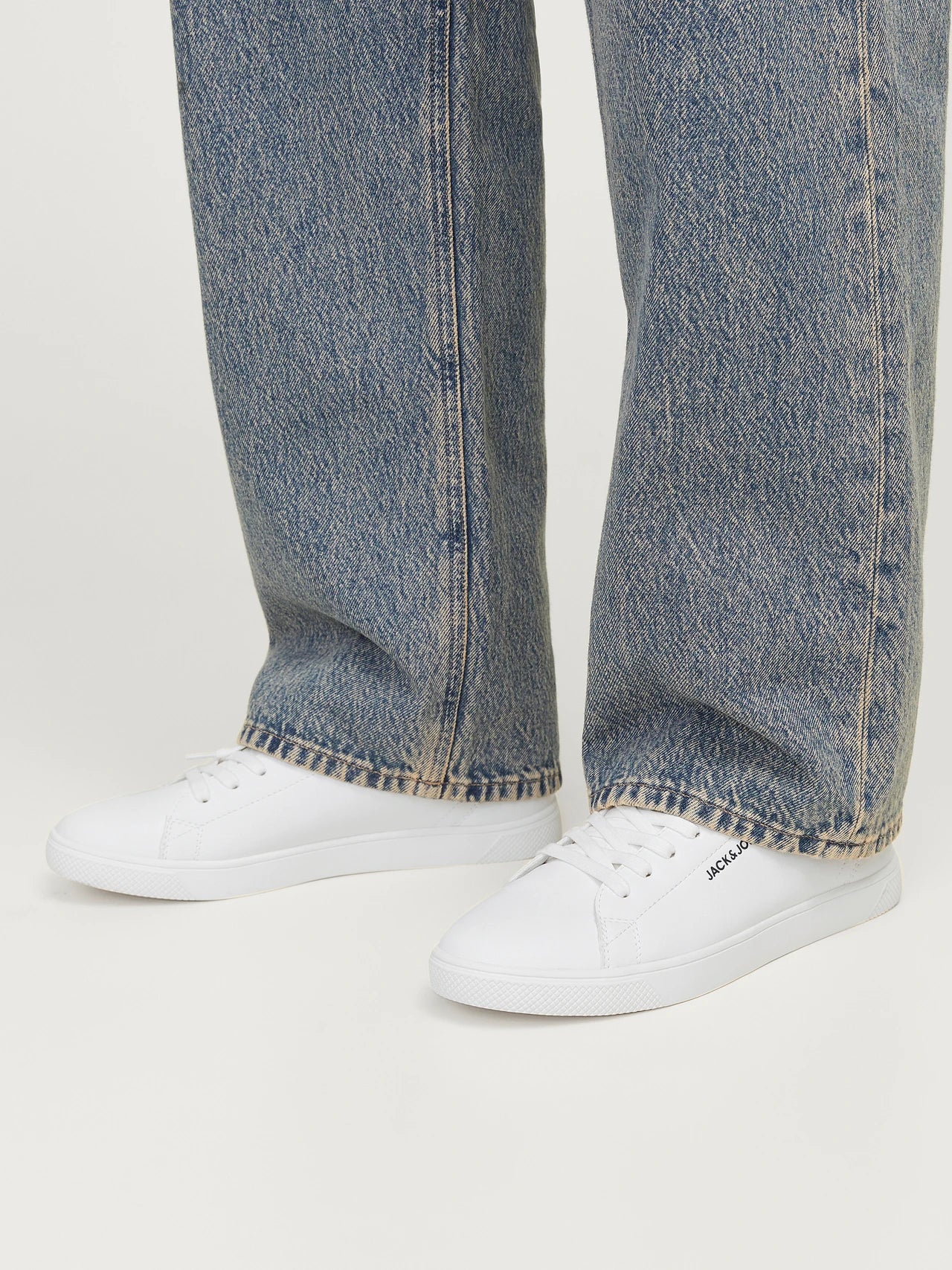 Jack&Jones-[12203642-WHT]-White-1.webp