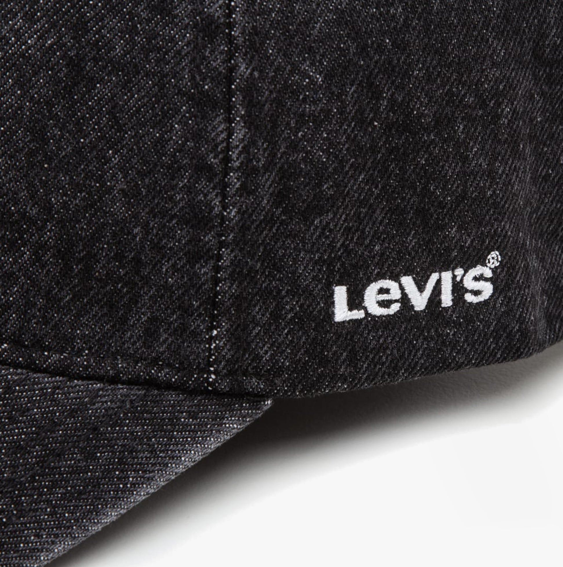 Levi's-[235285-656-59]-Black-3.jpg