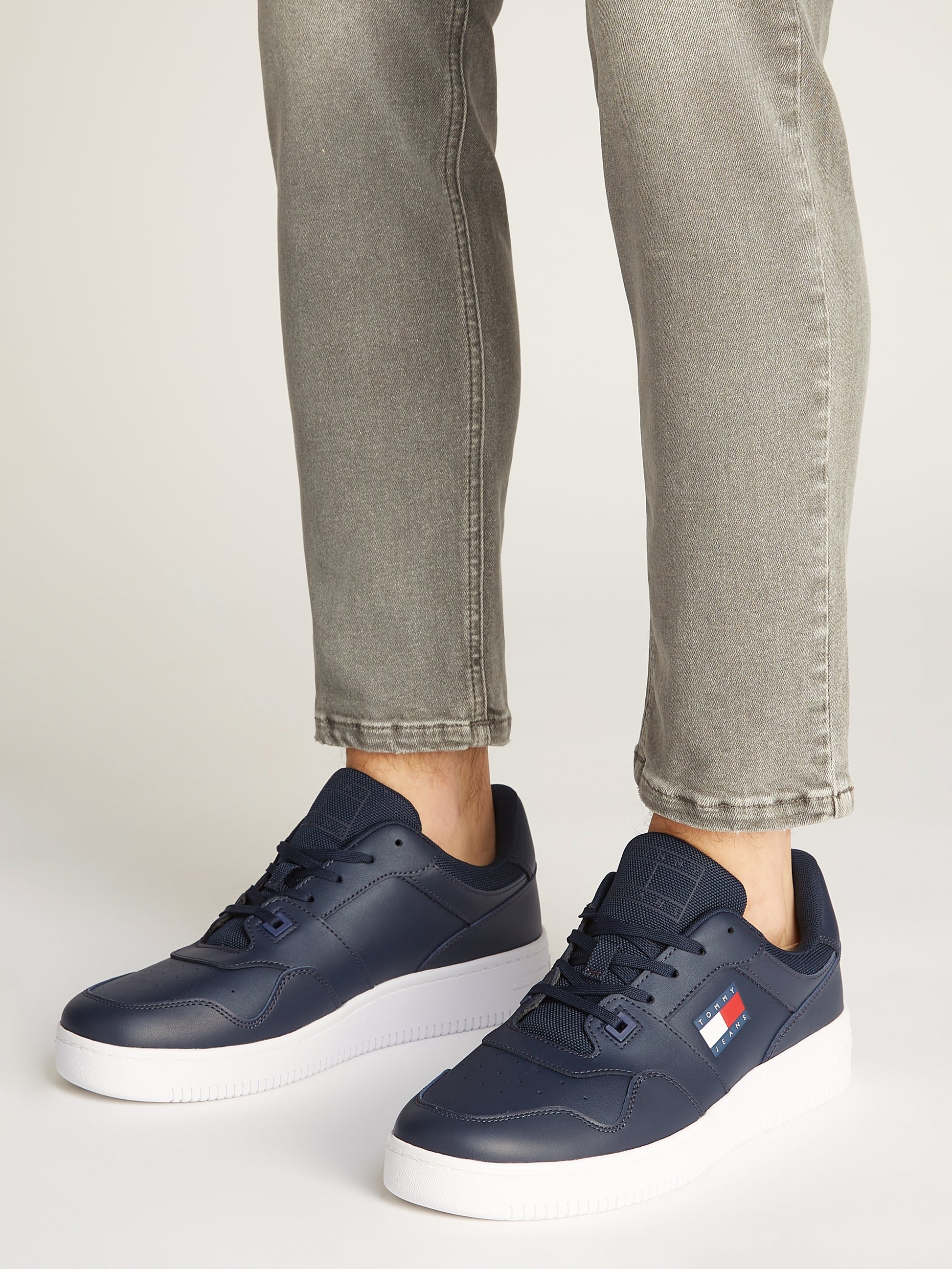 TommyHilfiger-[EM0EM01395C1G]-DarkNightNavy-1.jpg