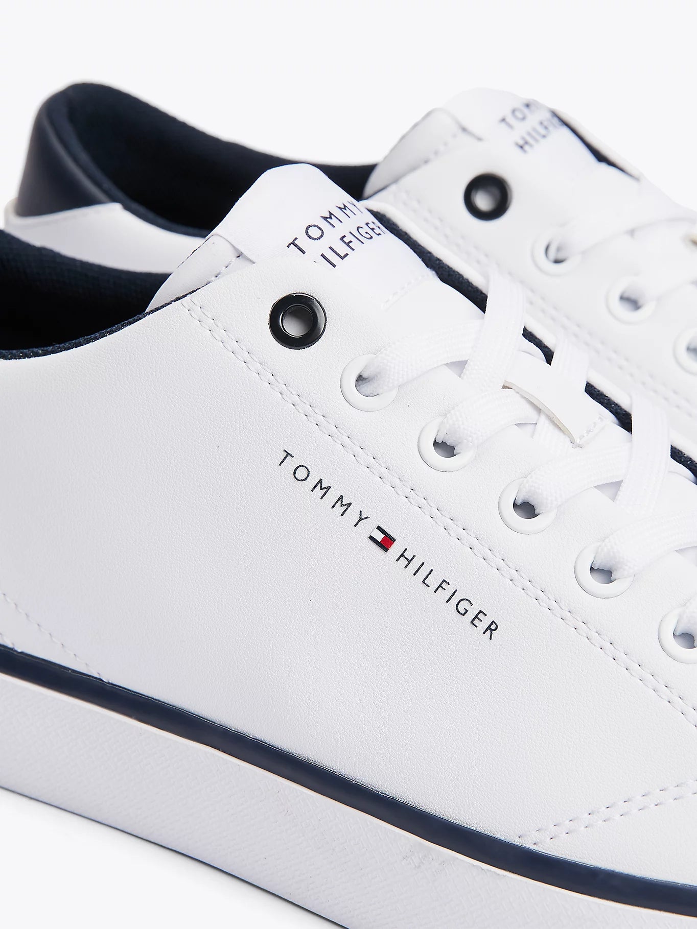 TommyHilfiger-[FM0FM05041YBS]-White-5.webp