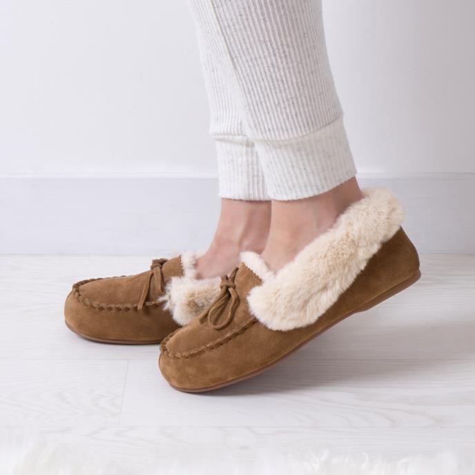 Totes Isotoner GENUINE SUEDE MOCCASIN WITH FAUX FUR LINING Womens Tan - Shuperb